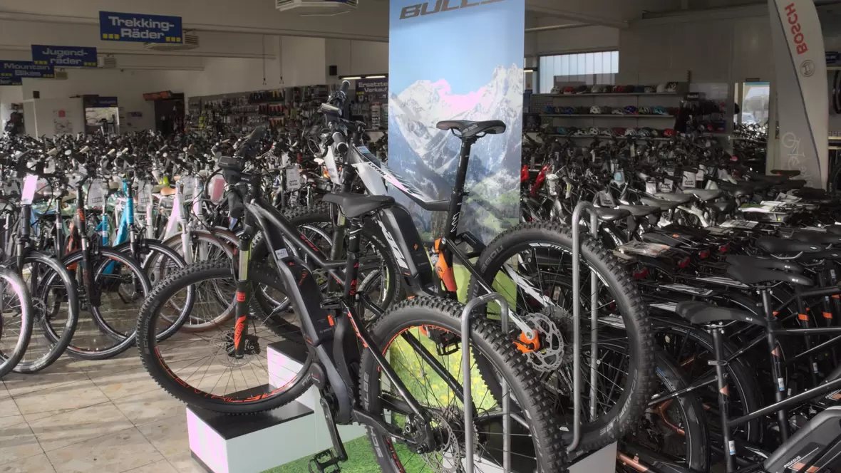 mountainbikes-mit-elektro-unterstuetzung-antrieb-sowie-federung-geschaffen-fuer-den-berg