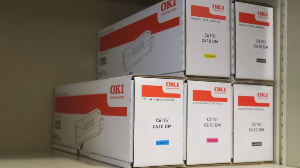 toner-fuer-laser-drucker-in-gelb-blau-schwarz-und-magenta