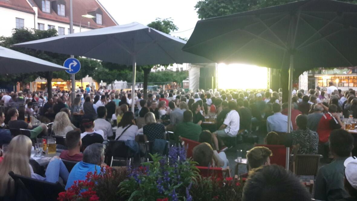 grossveranstaltung-auf-dem-schranneplatz-vom-cafe-zeitlos-aus
