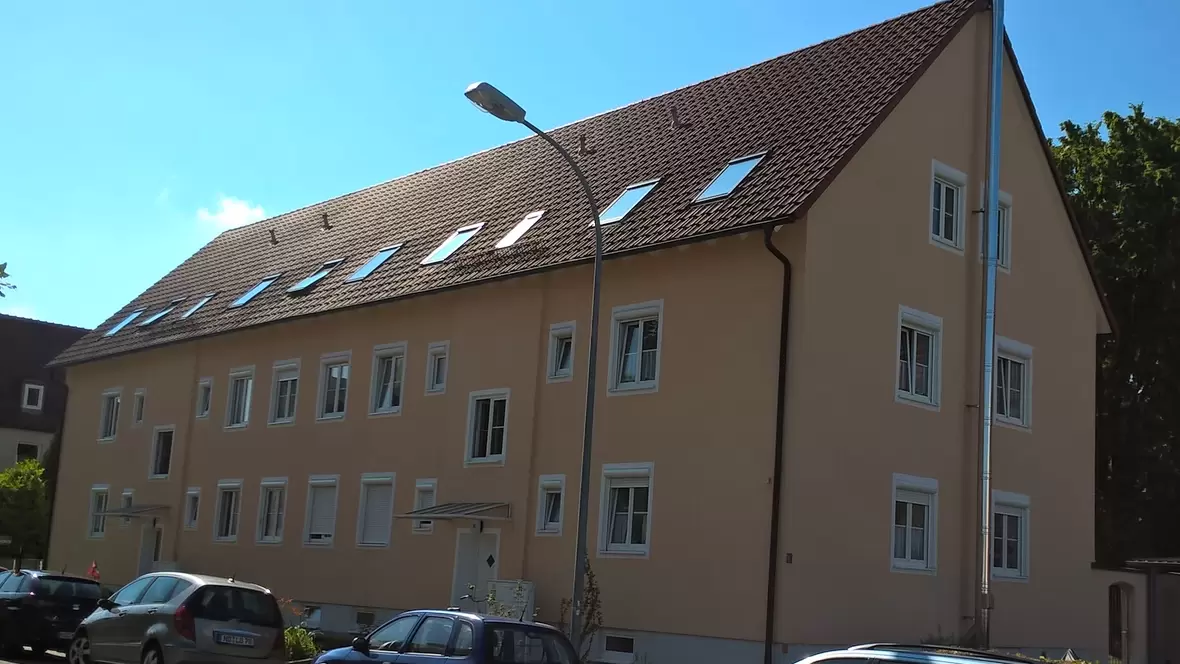 Am Neufeld 10, 12