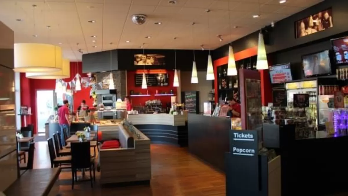 kinopalast-neuburg-cafe-und-kino-kasse-in-einem