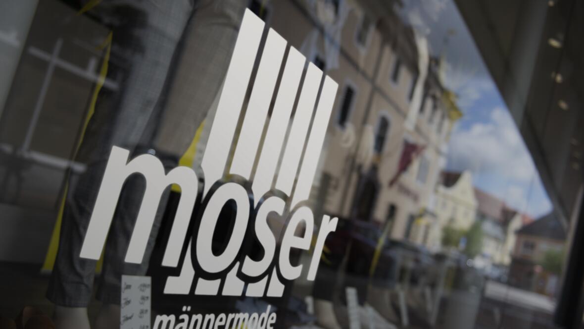 Moser Männermode - Logo Glas seitlich