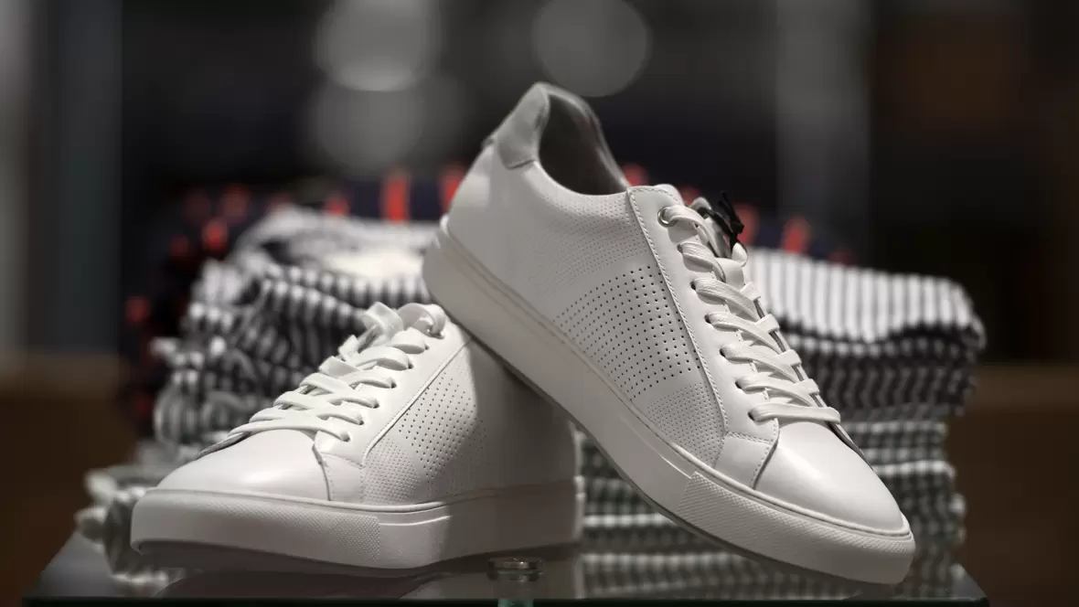 Moser Männermode - weiße Sneaker