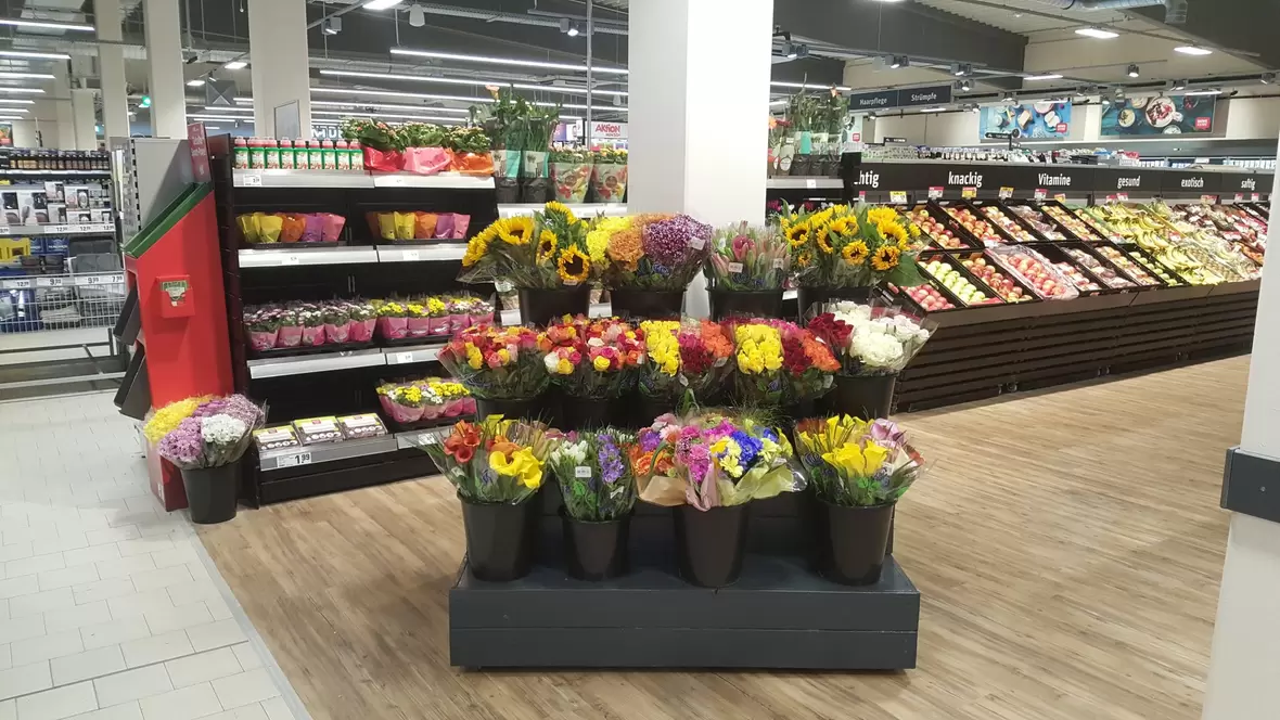 schnittblumen-in-allen-formen-und-farben-bei-rewe-guggenmos-neuburg