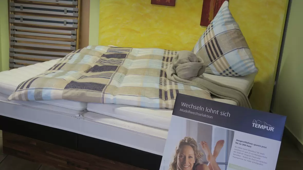 schlaf-gut-neuburg-tempur-matratzen-mit-kissen-und-decke