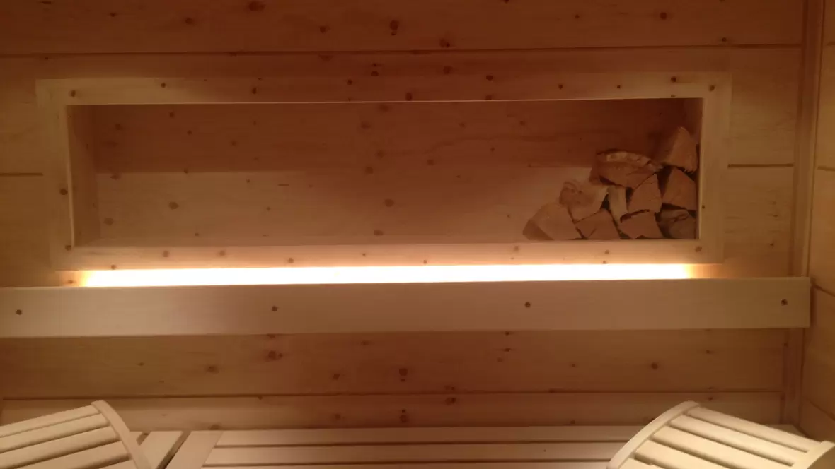 saune-moebel-hitze-und-dampf-bestaendig-beleuchtet