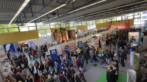 azubi-messe-in-der-halle-beim-parkbad